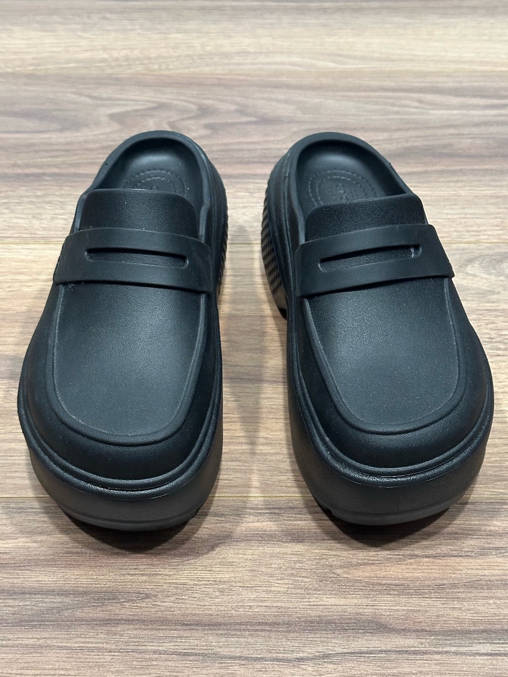 Crocs Stomp Loafer in Black Size 6 - Picture 3 of 13